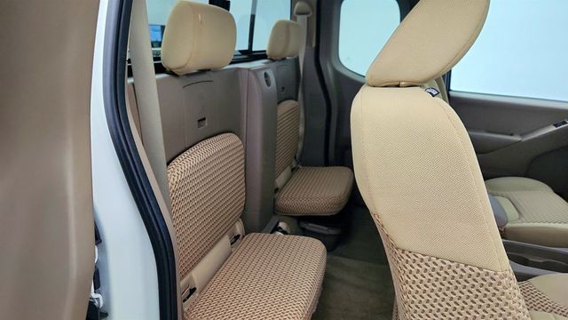 2015 Nissan Frontier 2WD King Cab I4 Automatic SV - 23004616 - 21