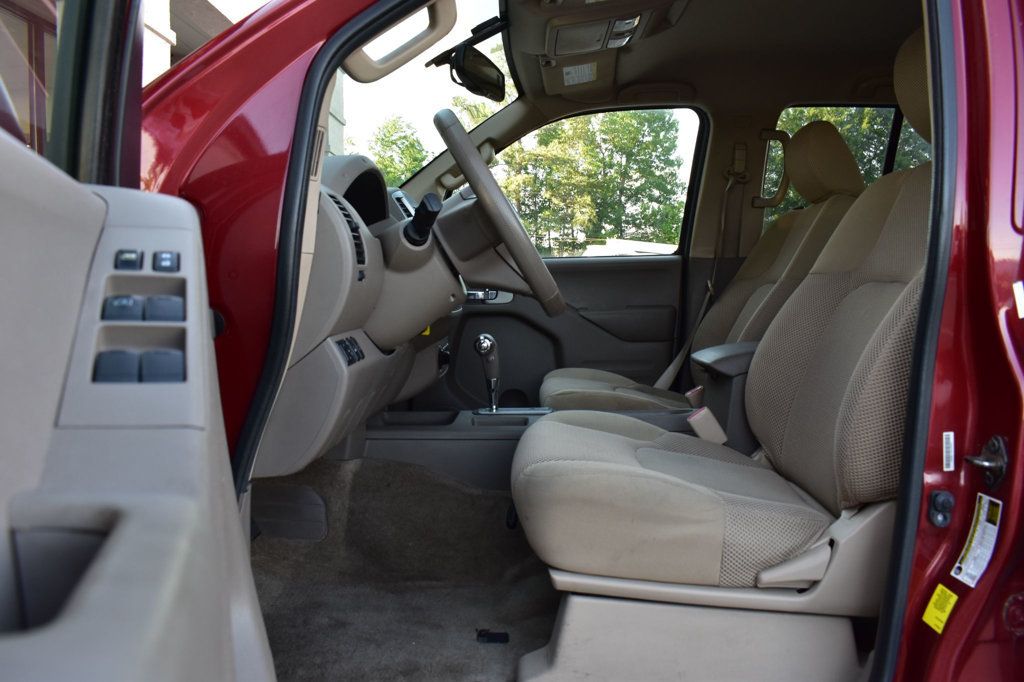 2015 Nissan Frontier 4WD Crew Cab SWB Automatic SV - 23033383 - 11