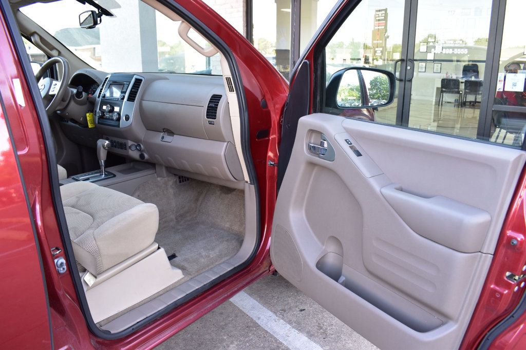 2015 Nissan Frontier 4WD Crew Cab SWB Automatic SV - 23033383 - 16