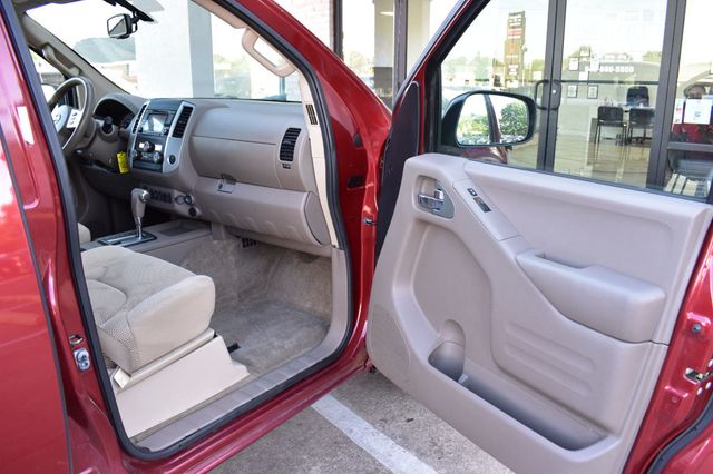 2015 Nissan Frontier 4WD Crew Cab SWB Automatic SV - 23033383 - 16