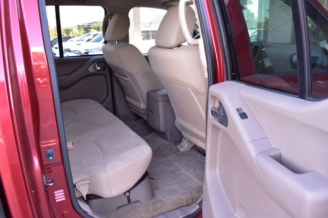 2015 Nissan Frontier 4WD Crew Cab SWB Automatic SV - 23033383 - 19