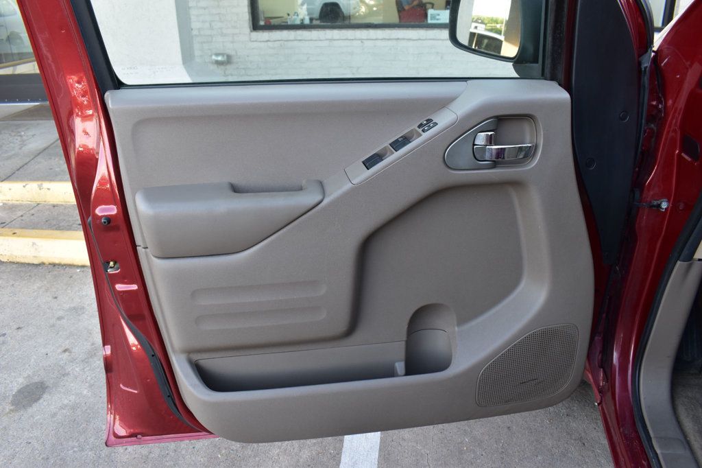 2015 Nissan Frontier 4WD Crew Cab SWB Automatic SV - 23033383 - 38