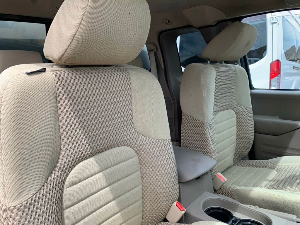 2015 Nissan Frontier 4WD King Cab Automatic SV - 23018233 - 46