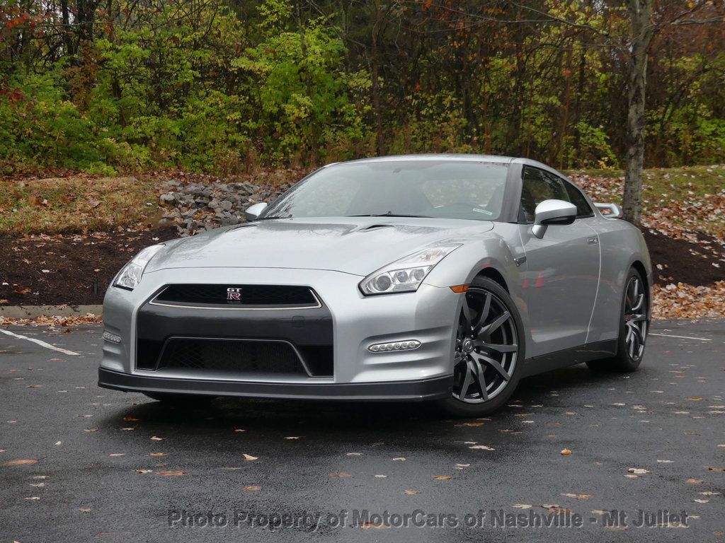 2015 Nissan GT-R Premium photo 2