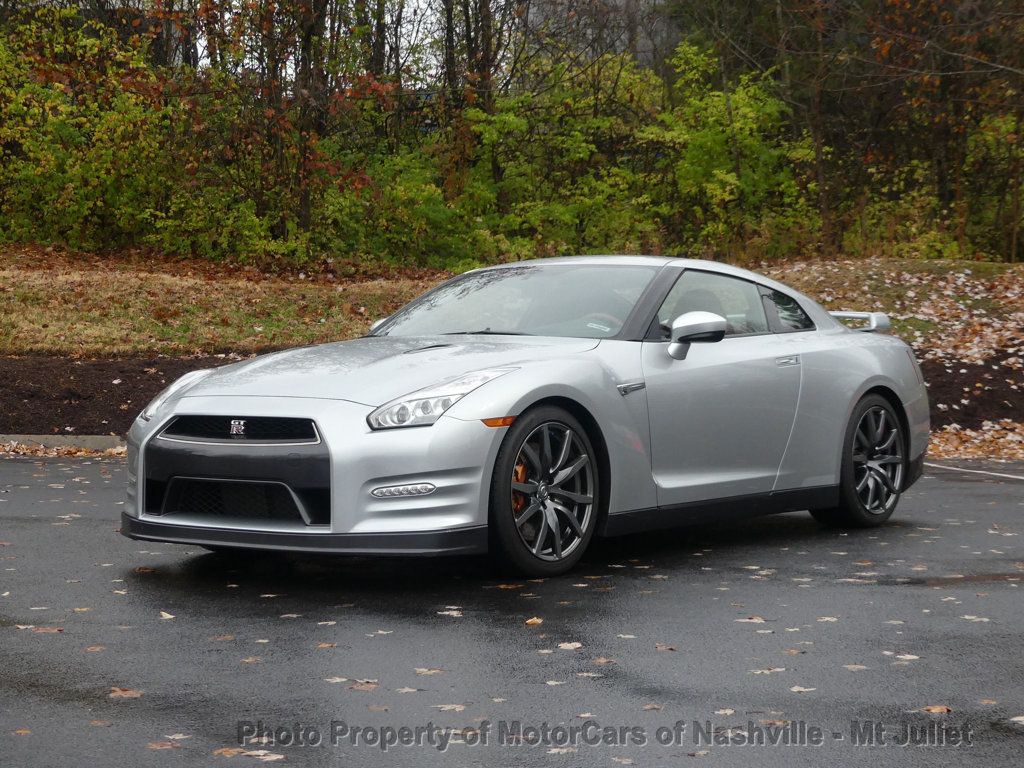 2015 Nissan GT-R Premium photo 3