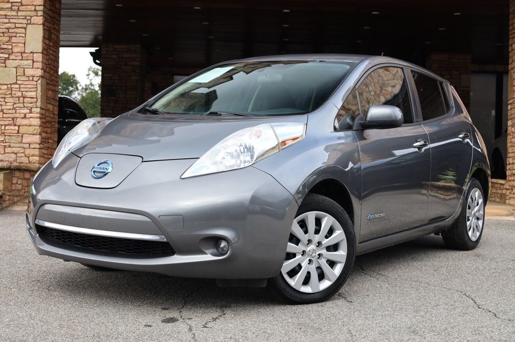 2015 Nissan Leaf S photo 2