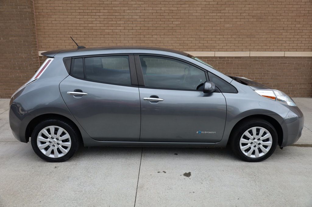 2015 Nissan Leaf S photo 3