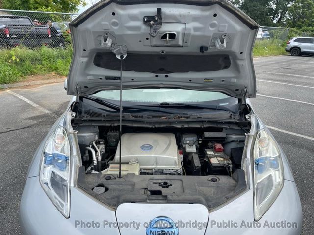 2015 Nissan Leaf 4dr Hatchback SV - 23070254 - 17