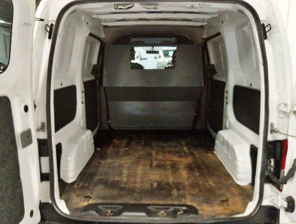 2015 Nissan NV200 I4 SV - 22542104 - 30