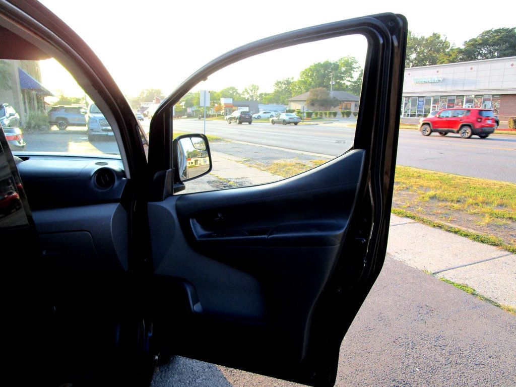 2015 Nissan NV200 SV photo 24