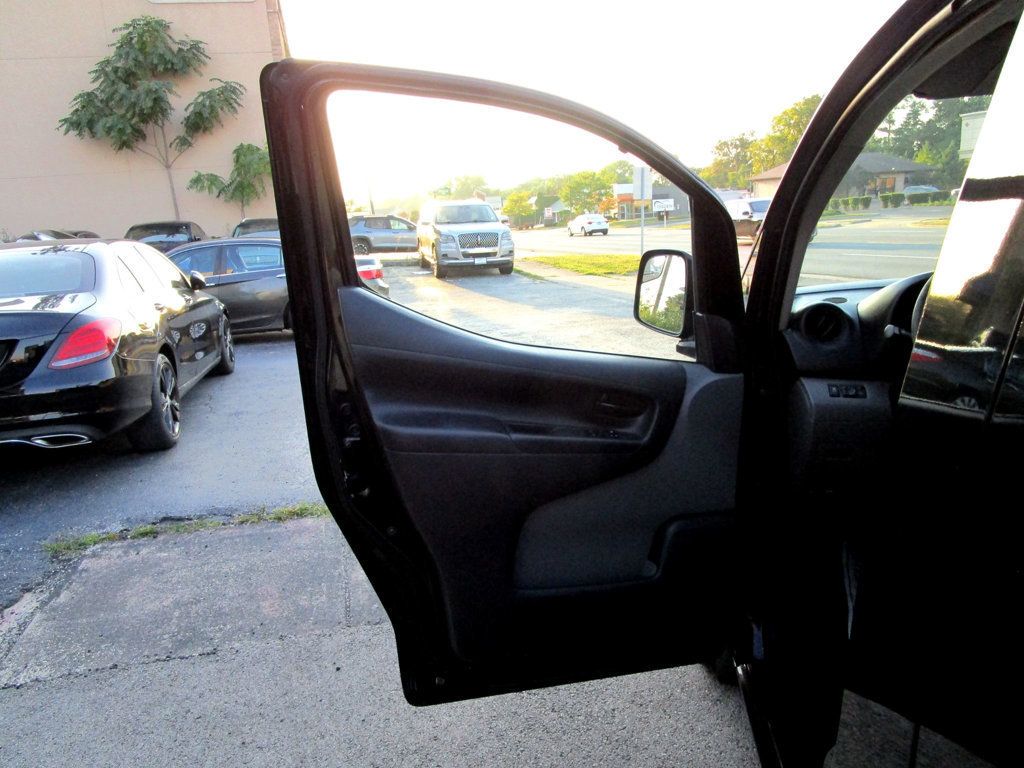 2015 Nissan NV200 SV photo 25