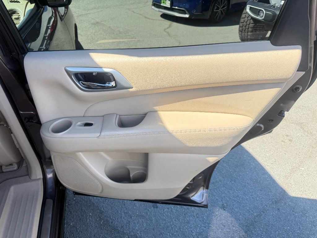 2015 Nissan Pathfinder SL - 22936630 - 18