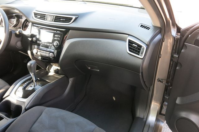 2015 Nissan Rogue AWD 4dr SV - 23069072 - 11