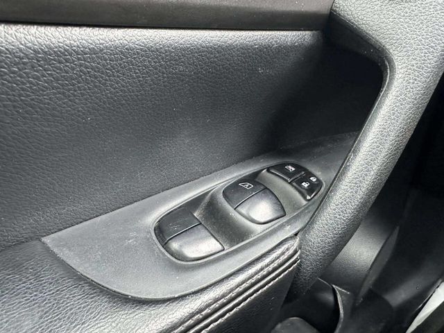 2015 Nissan Rogue AWD 4dr SV - 22975305 - 31