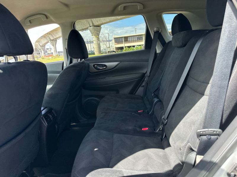 2015 Nissan Rogue FWD 4dr SV - 22984567 - 14