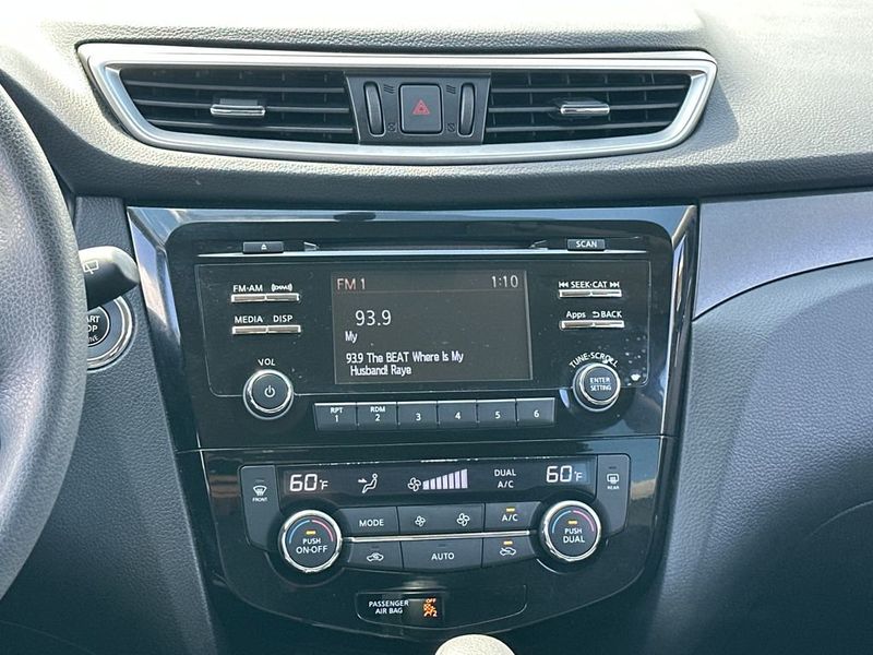 2015 Nissan Rogue FWD 4dr SV - 22984567 - 15