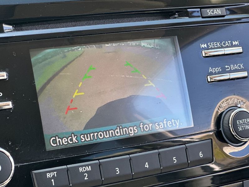 2015 Nissan Rogue FWD 4dr SV - 22984567 - 16