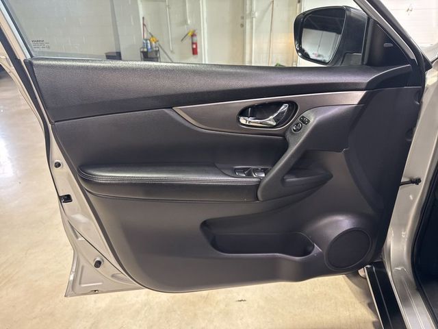 2015 Nissan Rogue FWD 4dr SV - 23031150 - 24