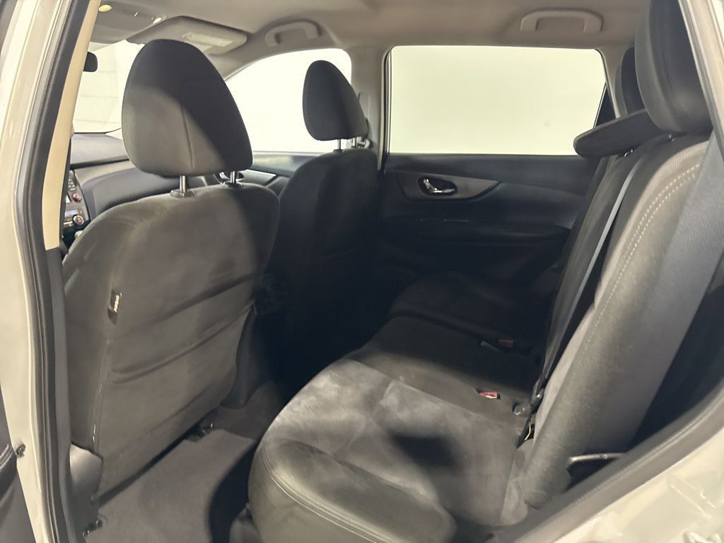 2015 Nissan Rogue FWD 4dr SV - 23031150 - 28