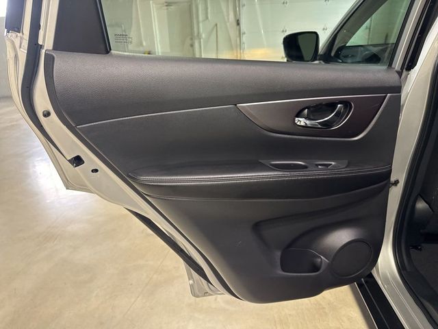 2015 Nissan Rogue FWD 4dr SV - 23031150 - 29