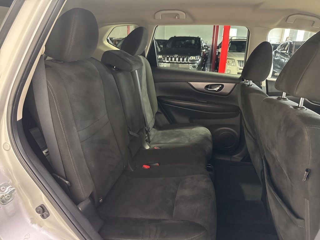 2015 Nissan Rogue FWD 4dr SV - 23031150 - 34