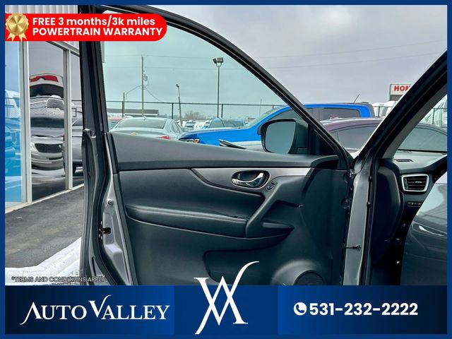 2015 Nissan Rogue SV Sport Utility 4D - 22969283 - 11