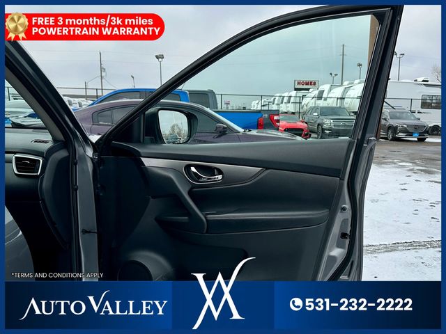 2015 Nissan Rogue SV Sport Utility 4D - 22969283 - 15