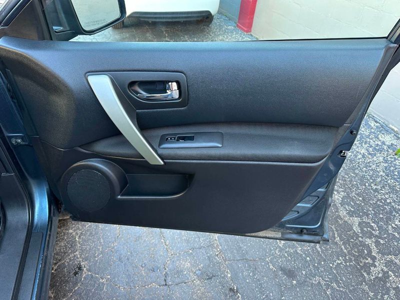 2015 Nissan Rogue Select AWD 4dr S - 22873753 - 21