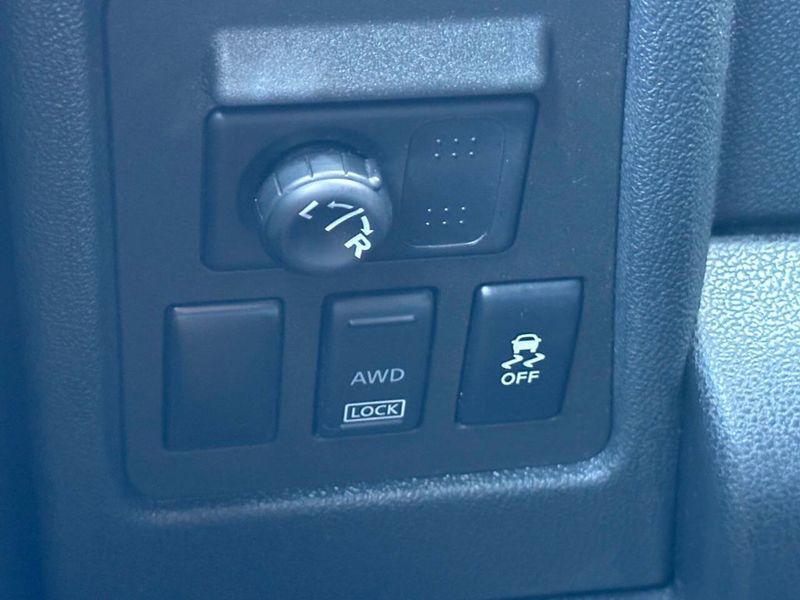 2015 Nissan Rogue Select AWD 4dr S - 22873753 - 33