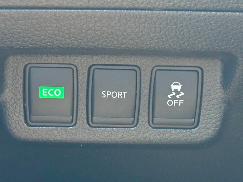 2015 Nissan Sentra 4dr Sedan I4 CVT SR - 22905212 - 34