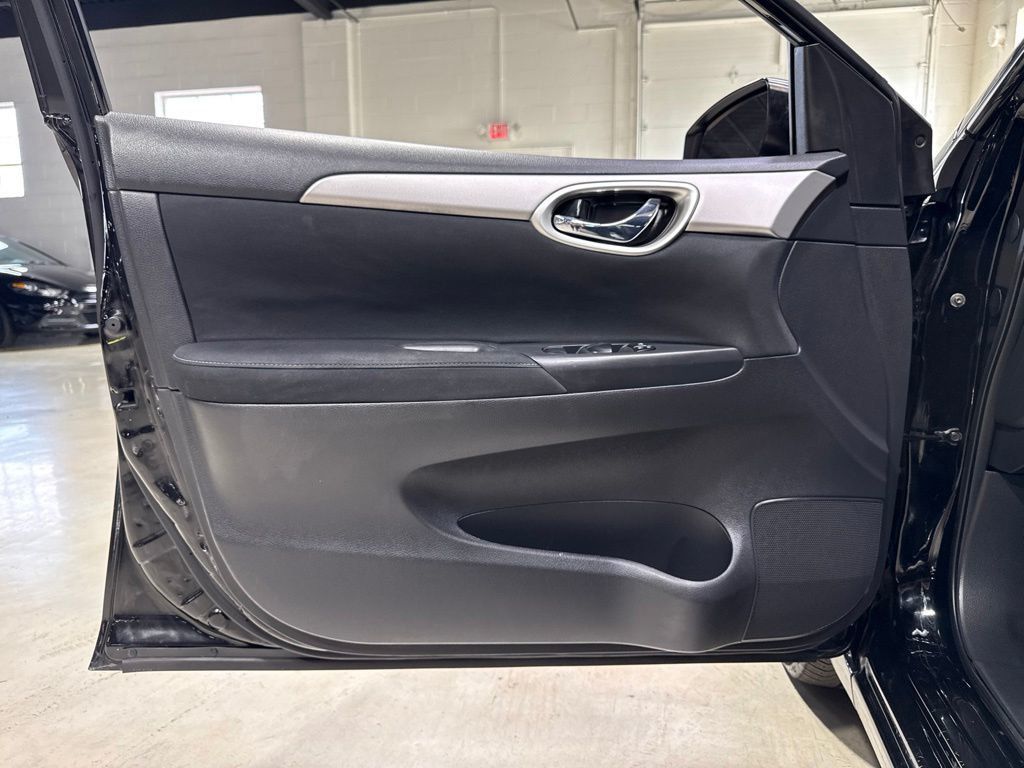 2015 Nissan Sentra 4dr Sedan I4 CVT SV - 23070654 - 19