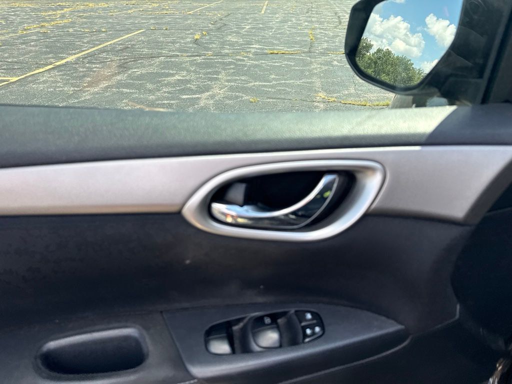 2015 Nissan Sentra 4dr Sedan I4 CVT SV - 23070654 - 8