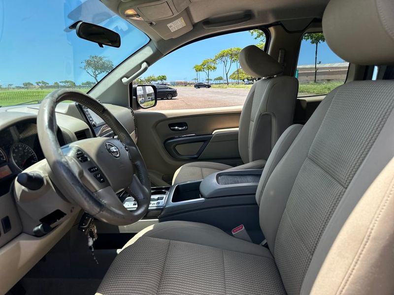 2015 Nissan Titan 2WD King Cab SWB SV - 23020756 - 12