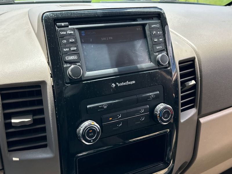 2015 Nissan Titan 2WD King Cab SWB SV - 23020756 - 15