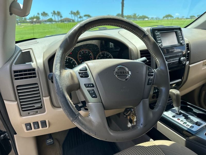 2015 Nissan Titan 2WD King Cab SWB SV - 23020756 - 17