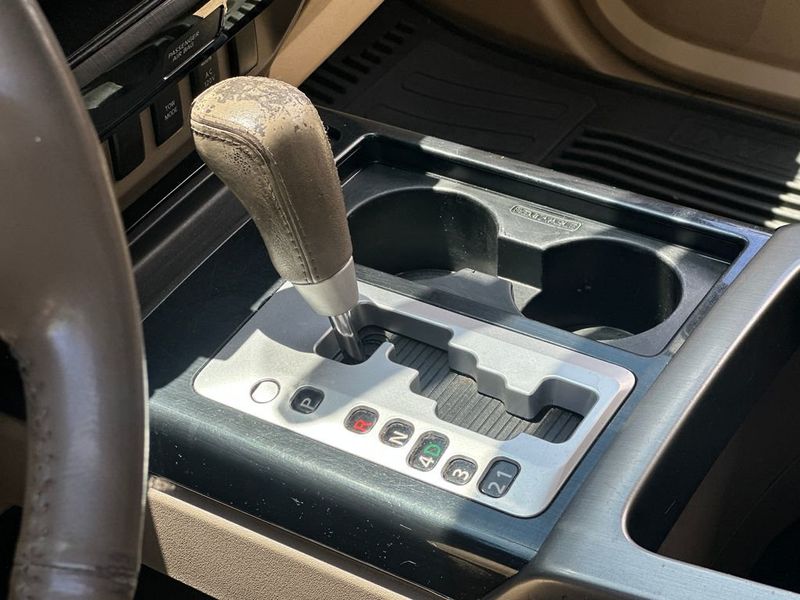 2015 Nissan Titan 2WD King Cab SWB SV - 23020756 - 18