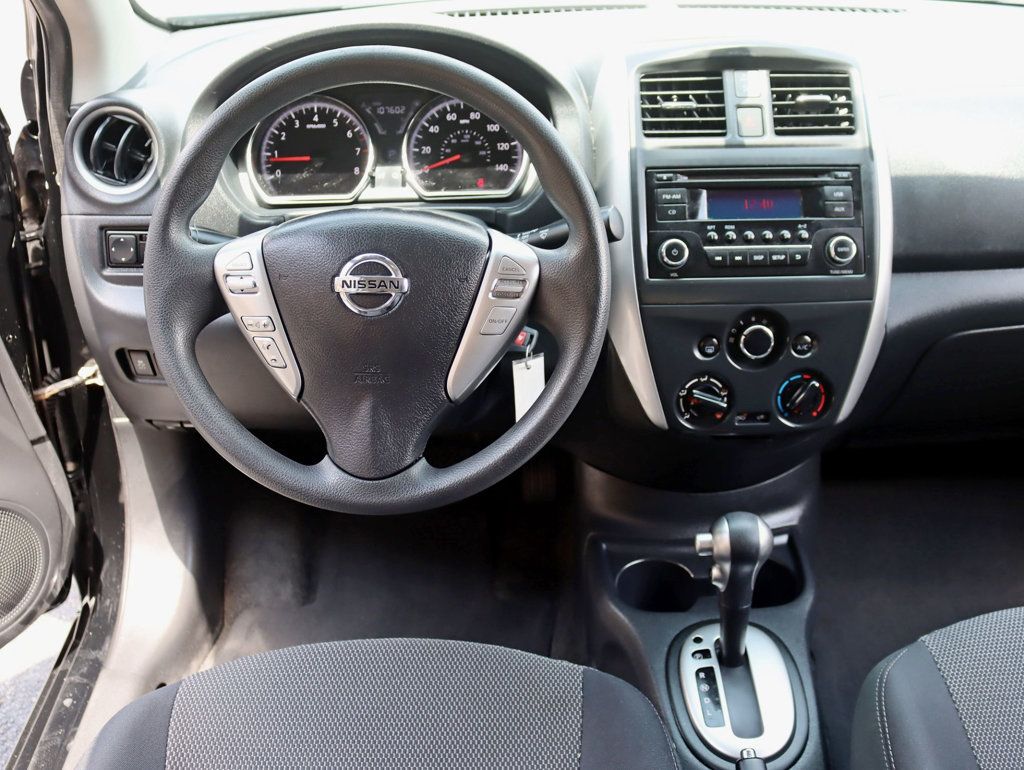 2015 Nissan Versa Sedan 1.6 SV photo 11