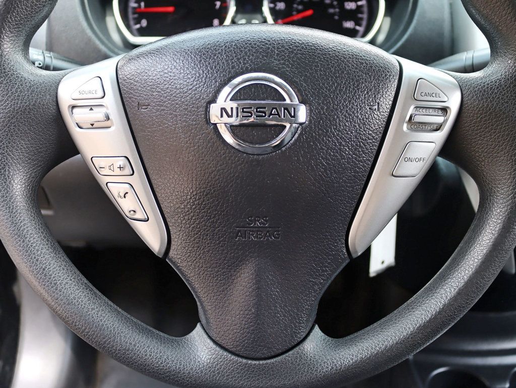 2015 Nissan Versa Sedan 1.6 SV photo 12