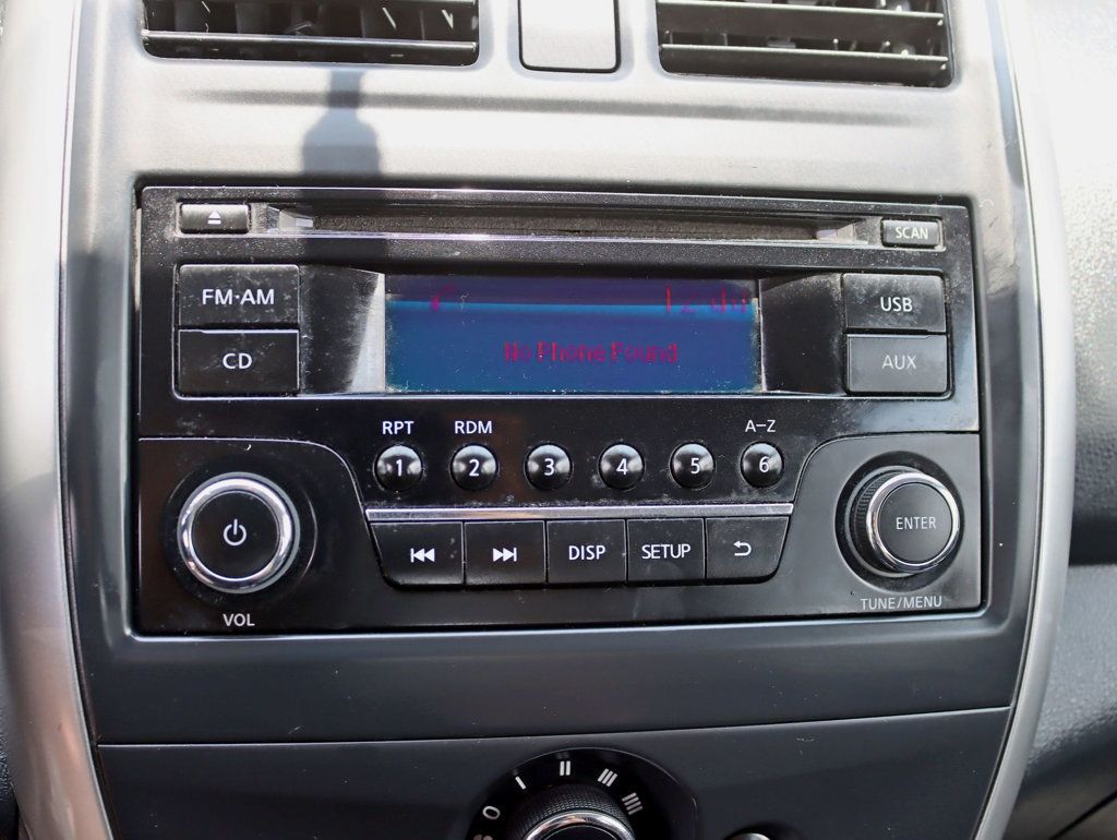 2015 Nissan Versa Sedan 1.6 SV photo 14