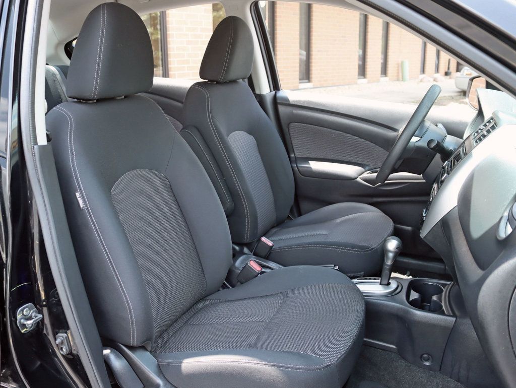 2015 Nissan Versa Sedan 1.6 SV photo 17