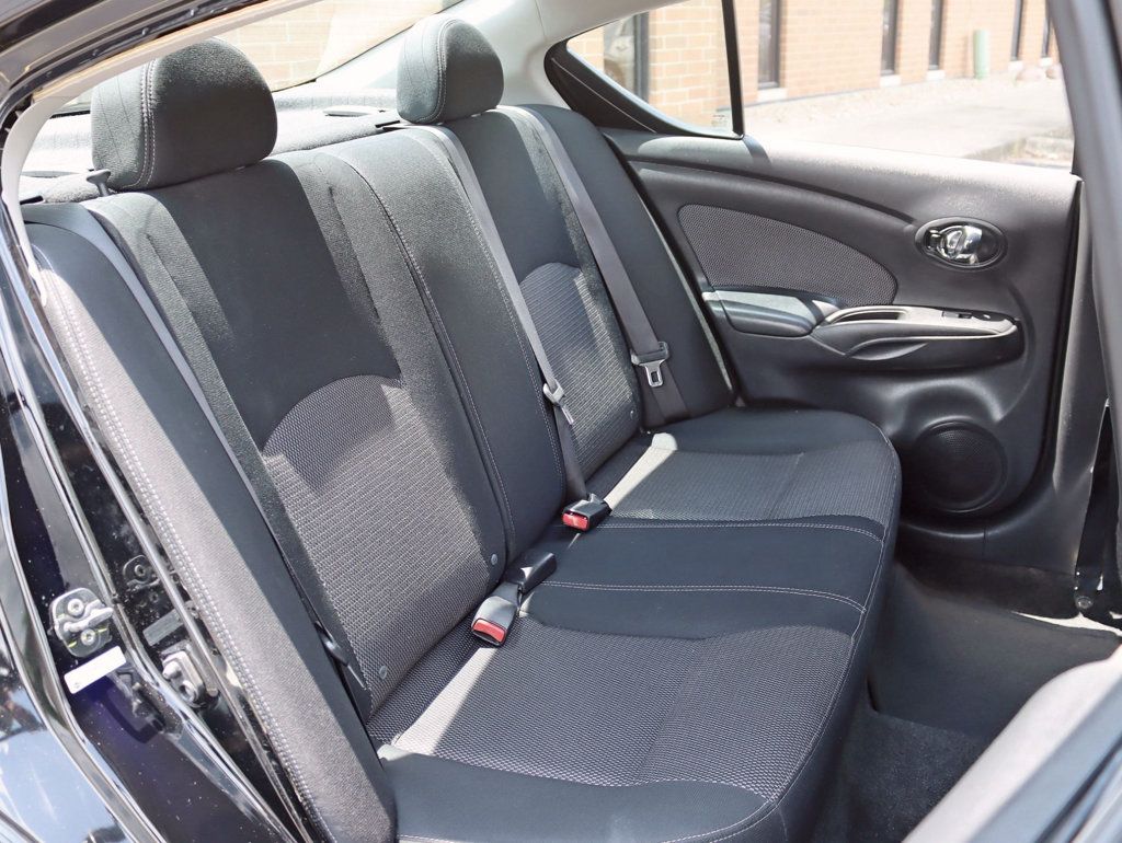 2015 Nissan Versa Sedan 1.6 SV photo 19