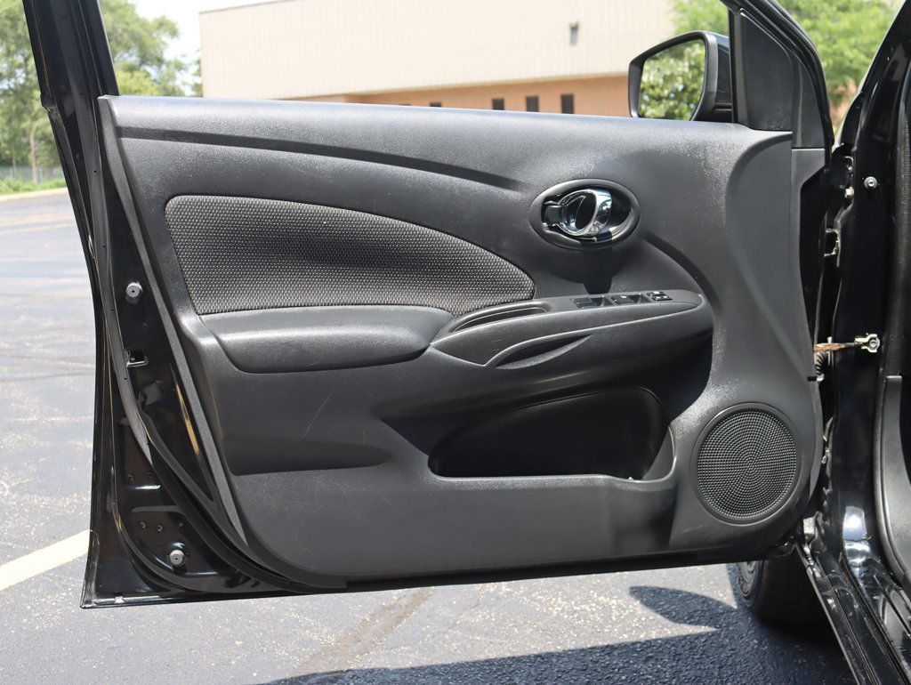 2015 Nissan Versa Sedan 1.6 SV photo 20