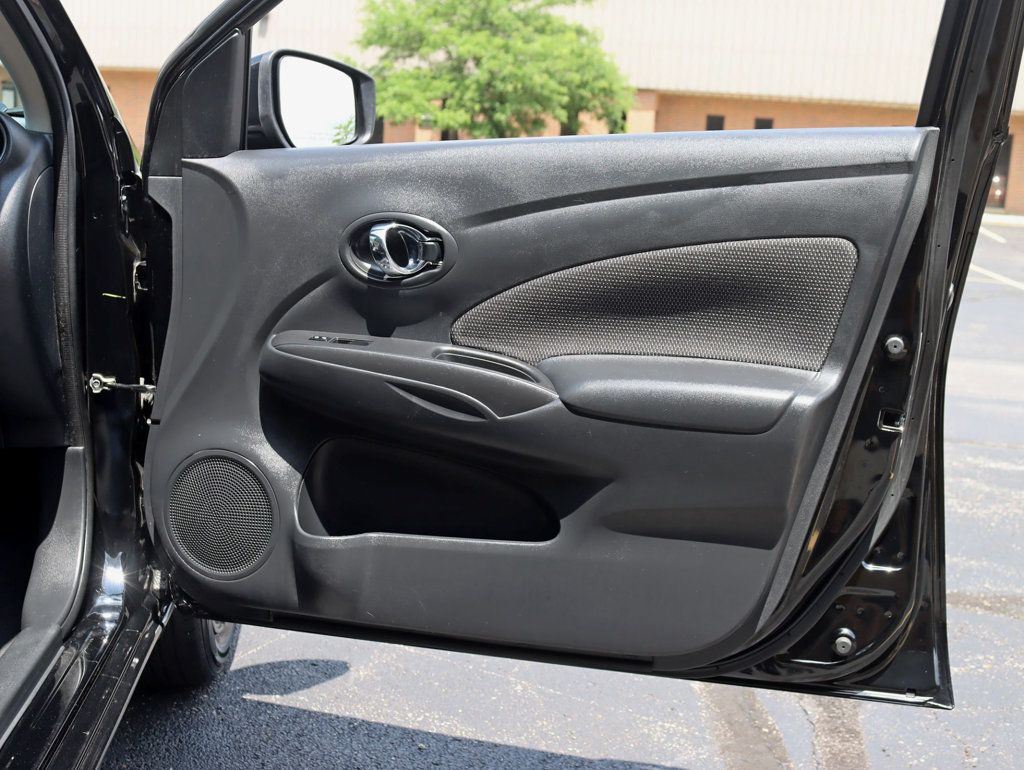 2015 Nissan Versa Sedan 1.6 SV photo 21