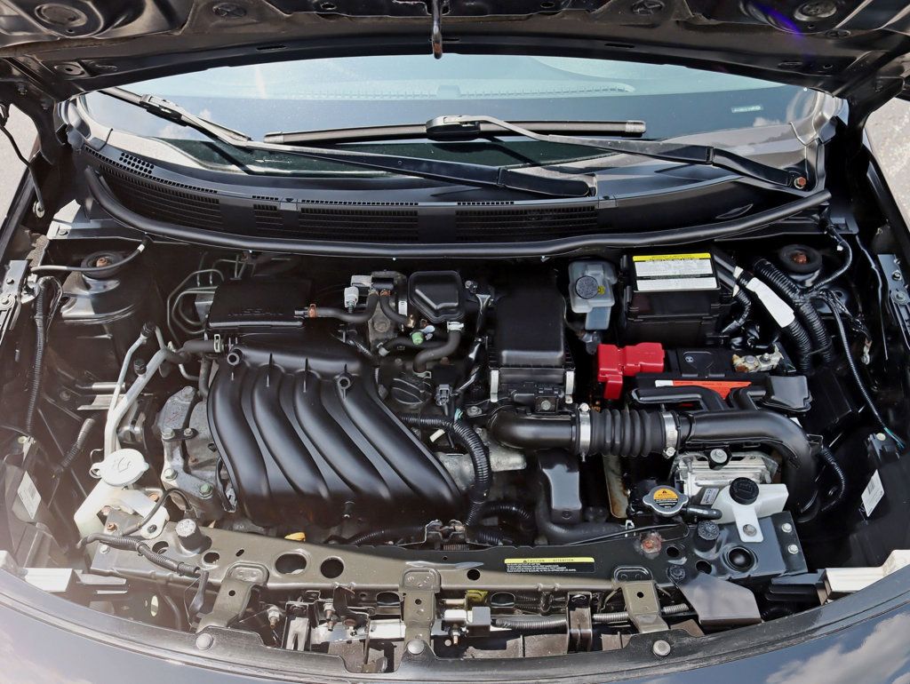 2015 Nissan Versa Sedan 1.6 SV photo 25