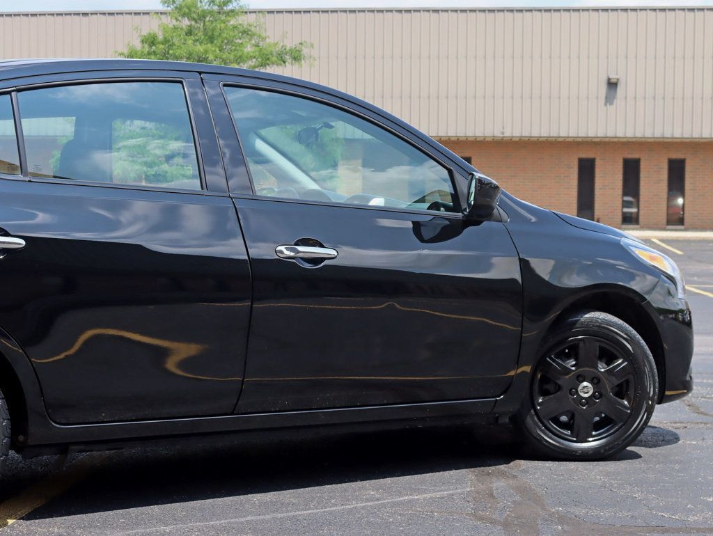 2015 Nissan Versa Sedan 1.6 SV photo 4