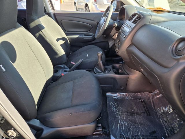 2015 Nissan Versa 4dr Sedan Manual 1.6 S - 22954453 - 11