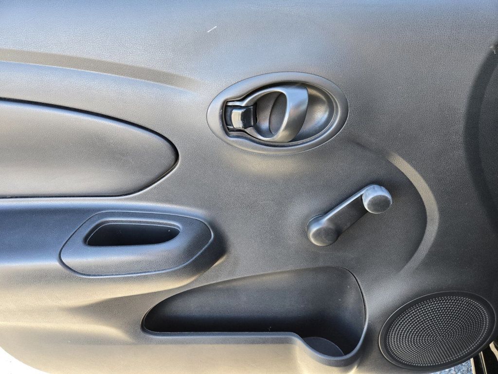 2015 Nissan Versa 4dr Sedan Manual 1.6 S - 22954453 - 13