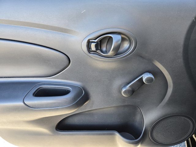 2015 Nissan Versa 4dr Sedan Manual 1.6 S - 22954453 - 13