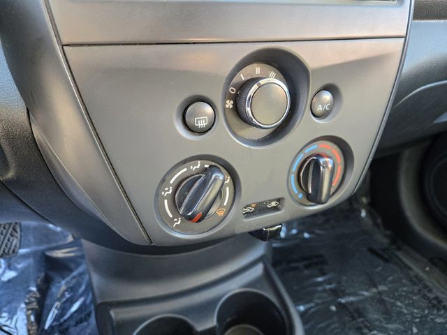 2015 Nissan Versa 4dr Sedan Manual 1.6 S - 22954453 - 17