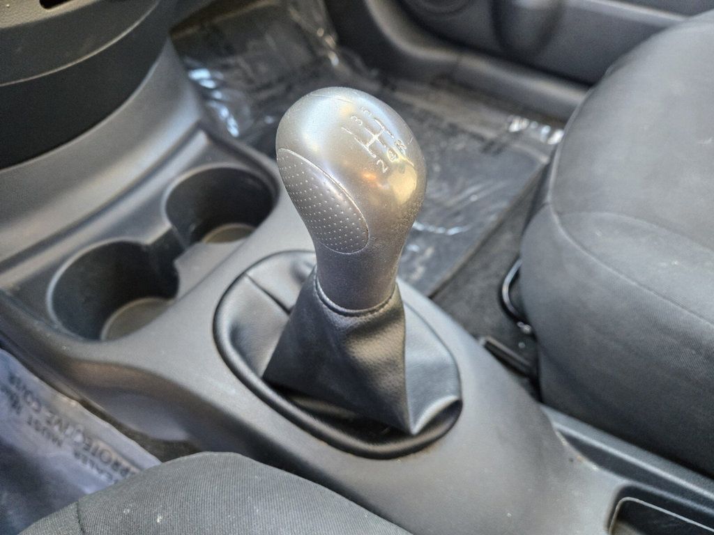 2015 Nissan Versa 4dr Sedan Manual 1.6 S - 22954453 - 18